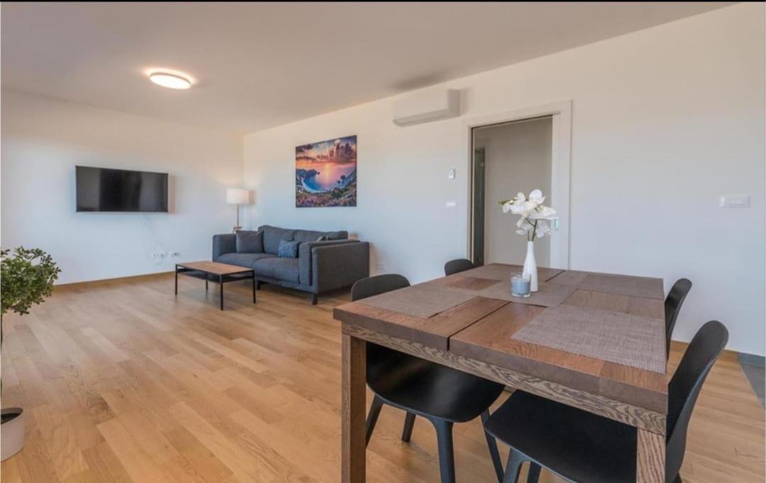 Dvj 3 Apartment