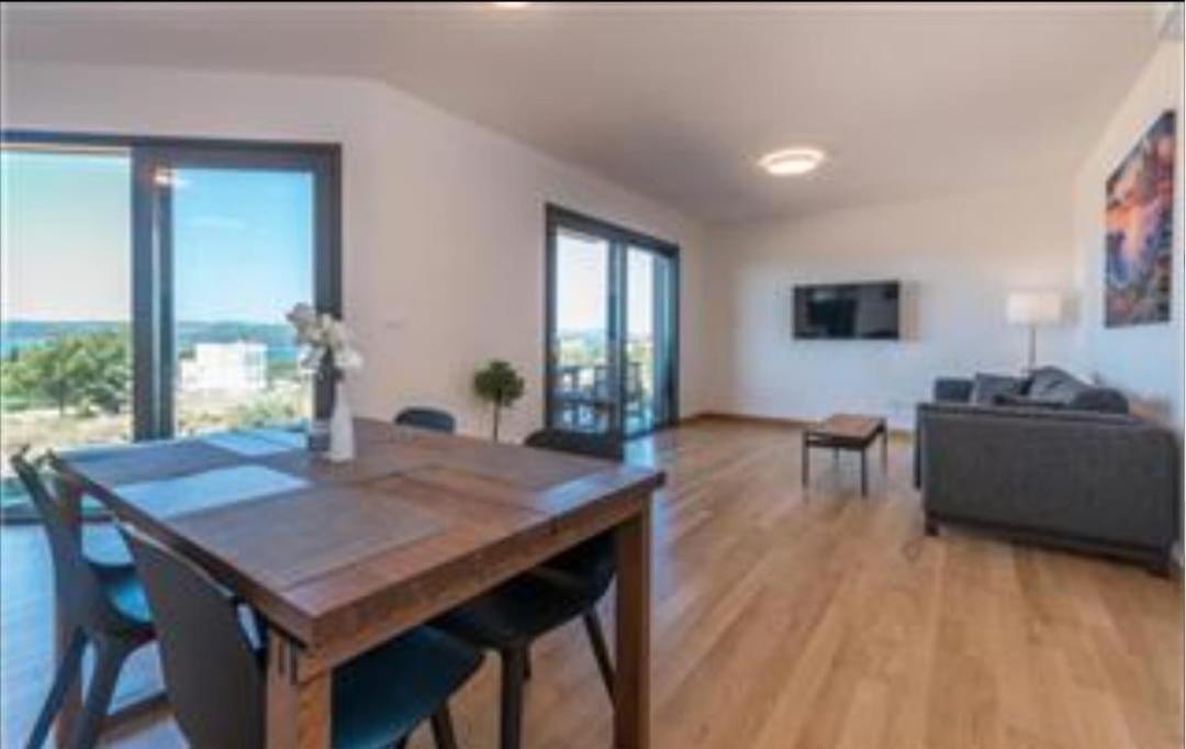 Apartment Dvj 3 *
